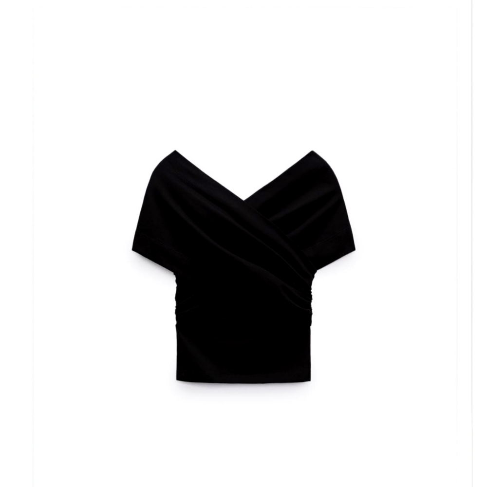 NWT ❤️  ZARA TOP (size M)